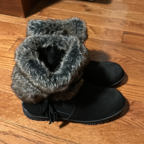 Minnetonka Everett Womens Boots - Picture 2 of 8